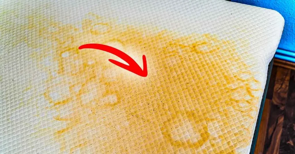 ¿Cómo quitar las manchas de orina del colchón? El truco para